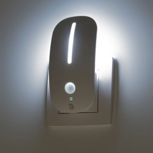 Светодиодный светильник ночник ЭРА NN621LSMSW в розетку, с датчиком, освещенности и датчиком движения Б0057212