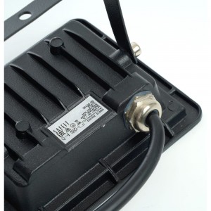 Светодиодный прожектор SAFFIT SFL90-20 2835SMD, 20W 4000K AC220V/50Hz IP65, черный в компактном корпусе 55075